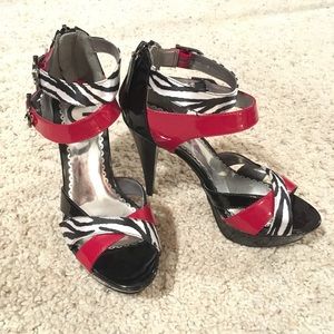 NWT size 6 G by Guess Stiletto Heels Dress Shoes